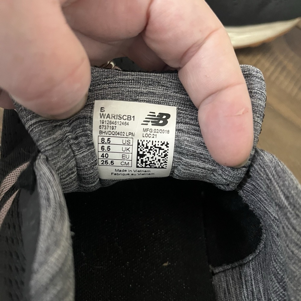 New Balance Fresh Foam Women Sneakers Size 8.5 Black - Picture 8 of 9